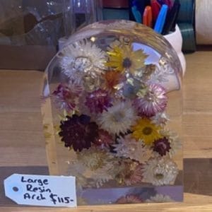 Bloom’n Rust and Relic’s Large Arch resin and dried flowers